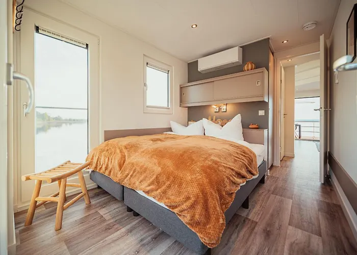 Schwimmendes Ferienhaus - Hausboot Möwe1 und Möwe2